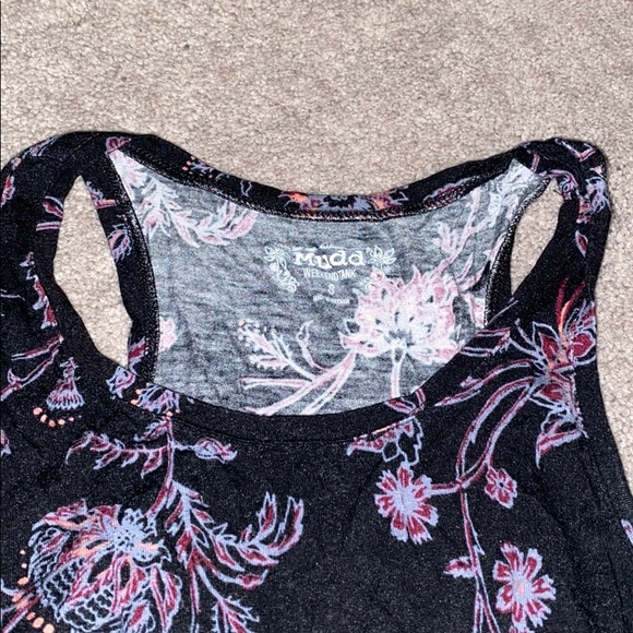 WEEKEND TANK - Picture 2 of 3